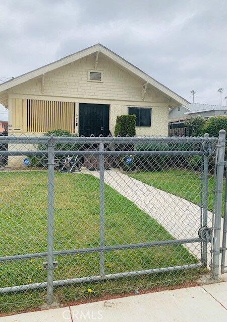 Property Photo: 1020 W 89th Street CA 90044