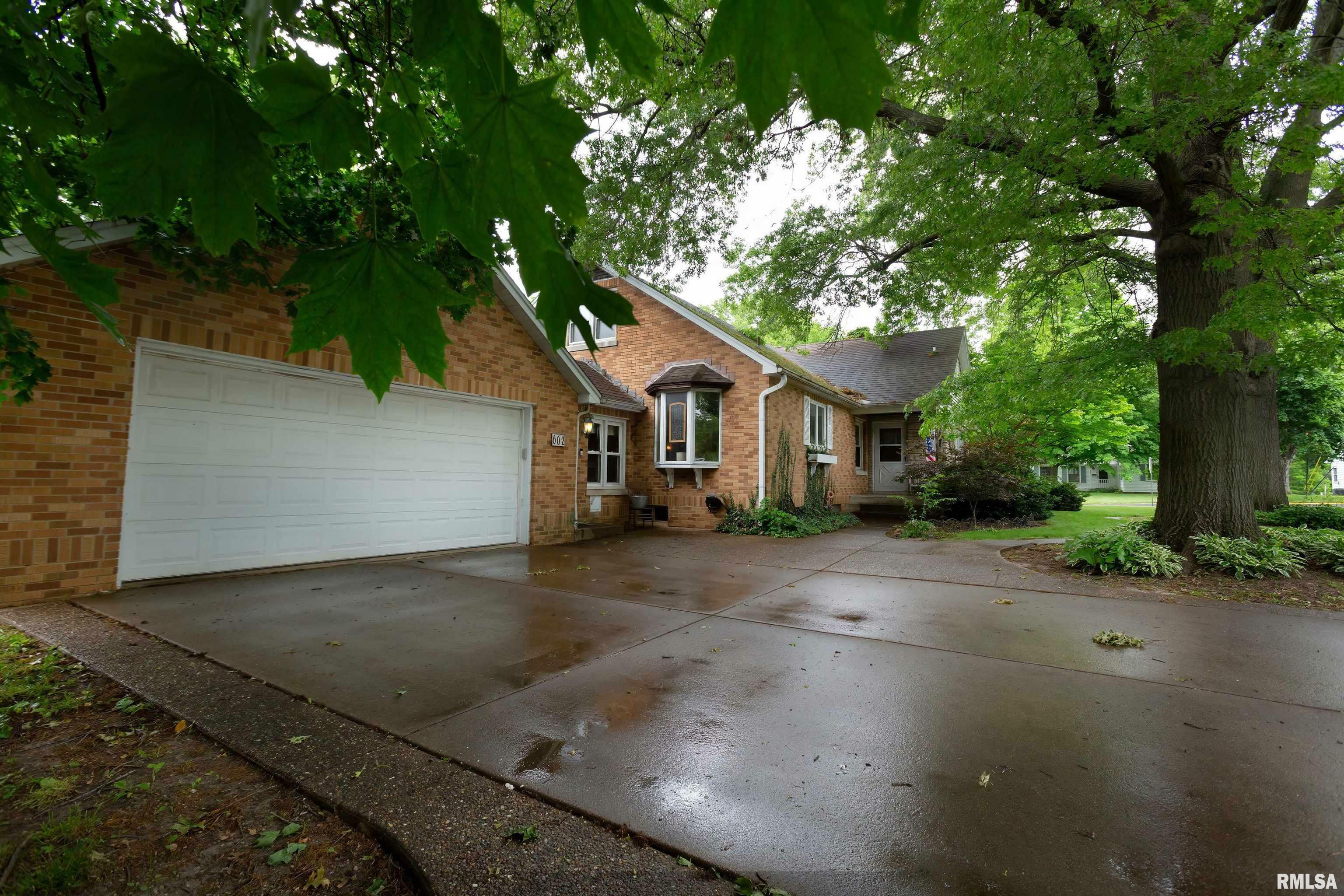 Property Photo:  602 S Hilldale Avenue  IL 61530 