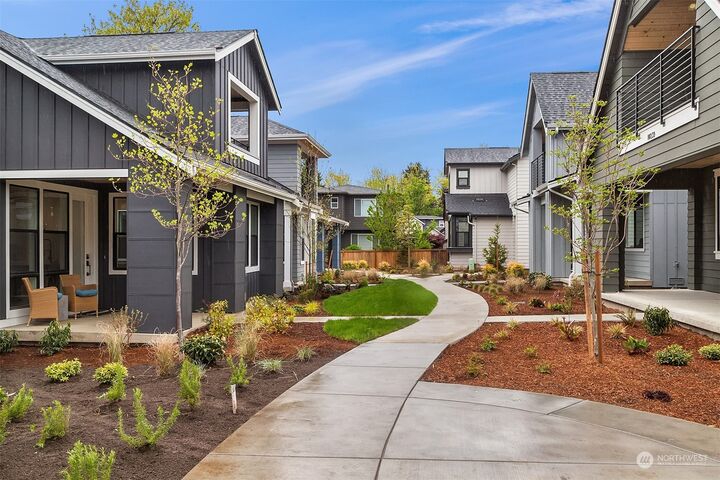 Property Photo:  10332 (Hs 3) 135th Circle NE  WA 98033 