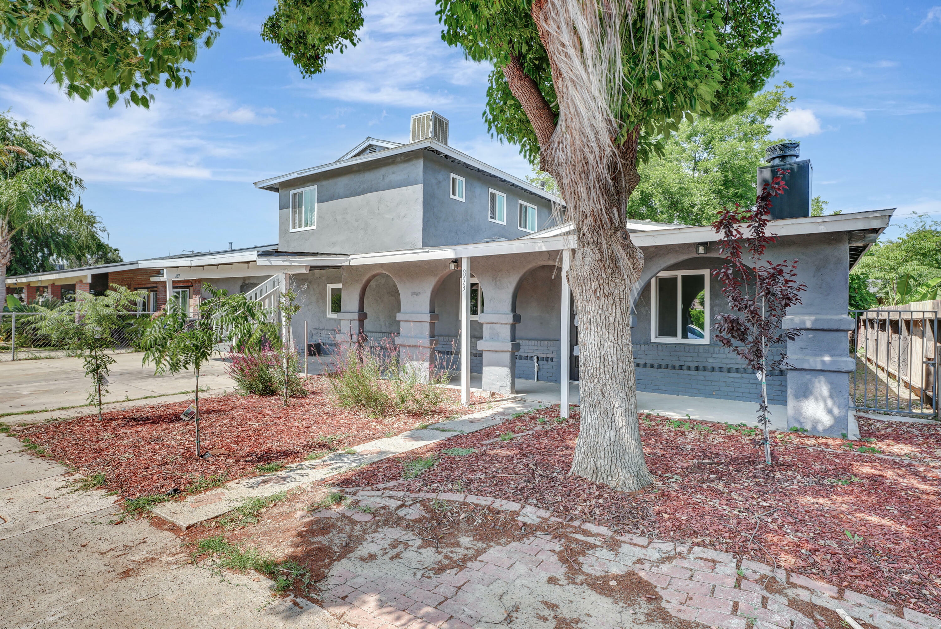 Property Photo:  853 N Cypress Street 1  CA 93286 