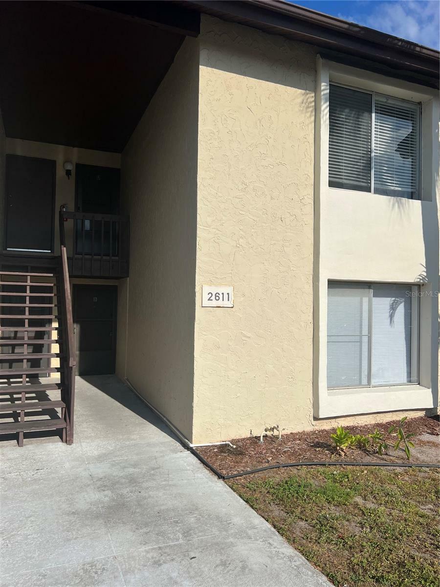 Property Photo:  2611 Pine Lake Terrace B  FL 34237 