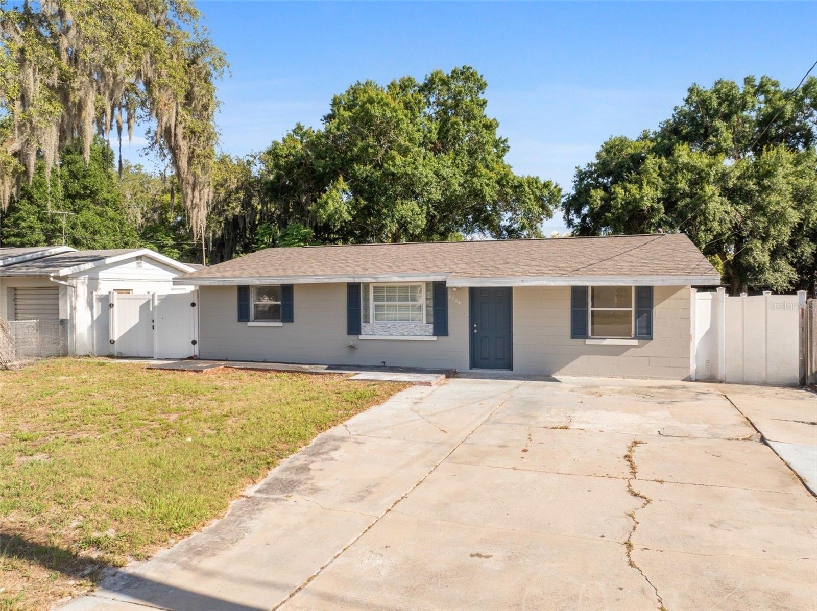 Property Photo: 2304 Ivey Lane FL 33815