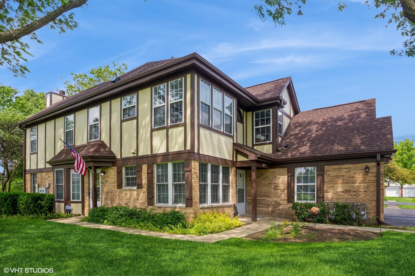 Property Photo:  1815 Quaker Hollow Lane  IL 60107 