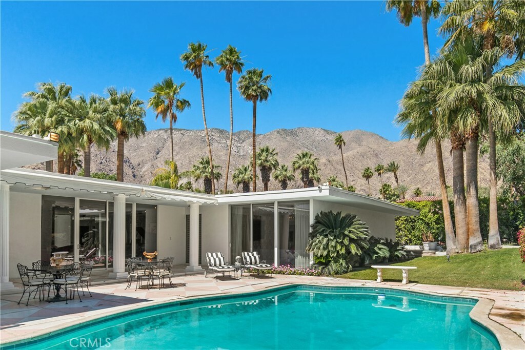 466 Camino Sur  Palm Springs CA 92262 photo