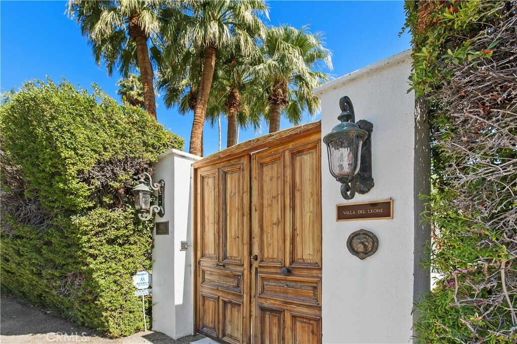 466 Camino Sur  Palm Springs CA 92262 photo