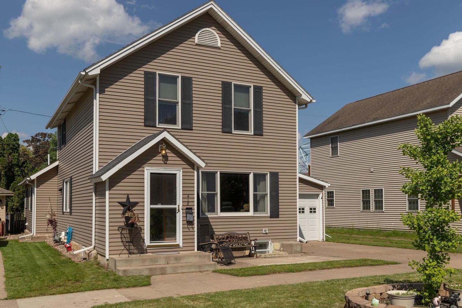 Property Photo:  418 Main Street W  MN 55981 