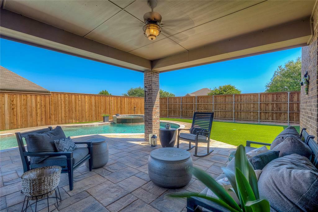 Property Photo:  413 River Birch Trail  TX 75126 