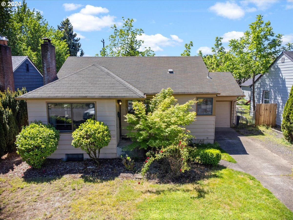 Property Photo:  207 NW 45th St  WA 98660 