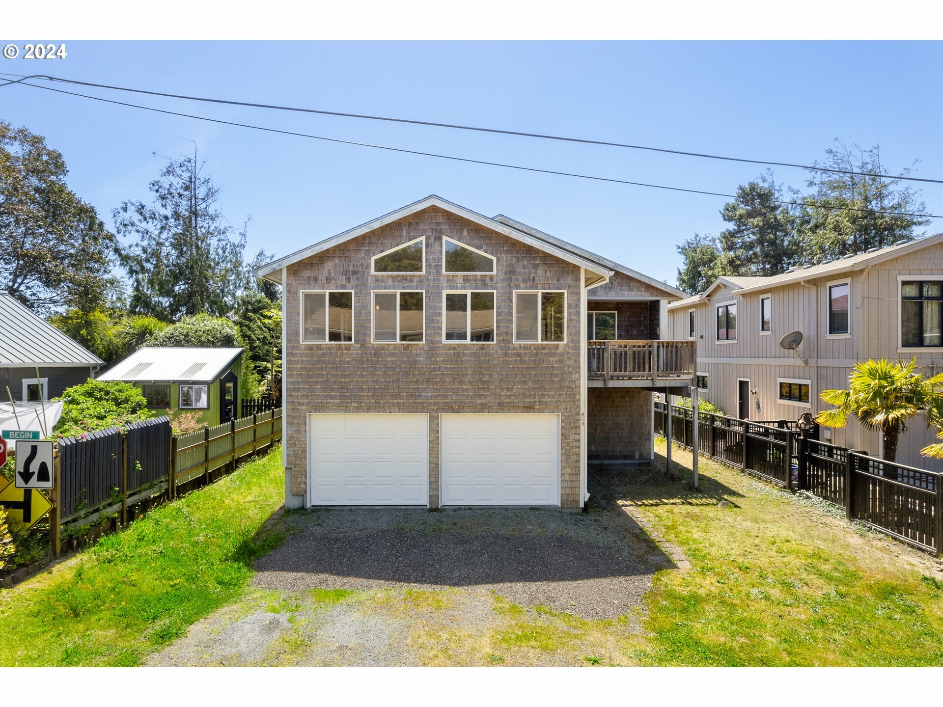 Property Photo:  404 Manzanita Ave  OR 97130 