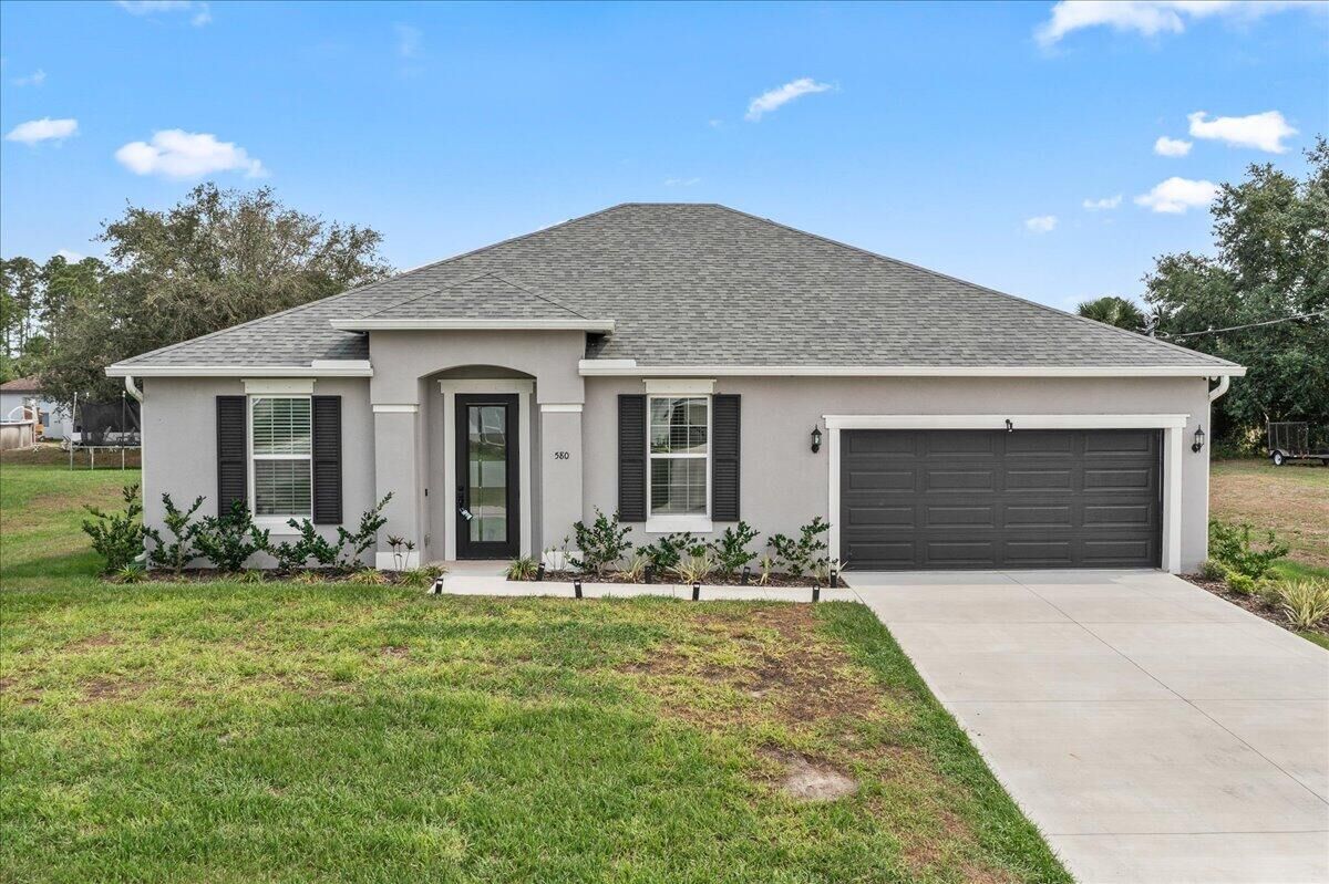 Property Photo: 580 Fitzsimmons Street FL 32908