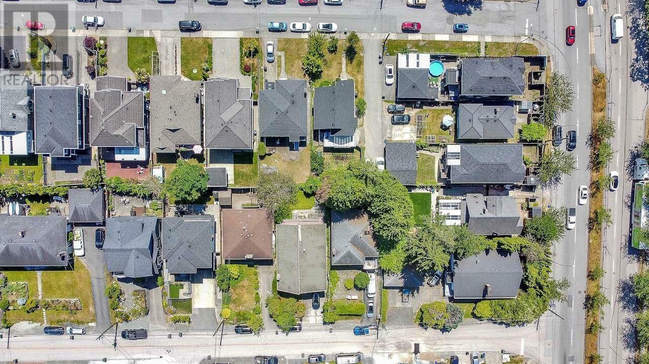 Photo de la propriété:  3723 Price Street  BC V5G 2K9 