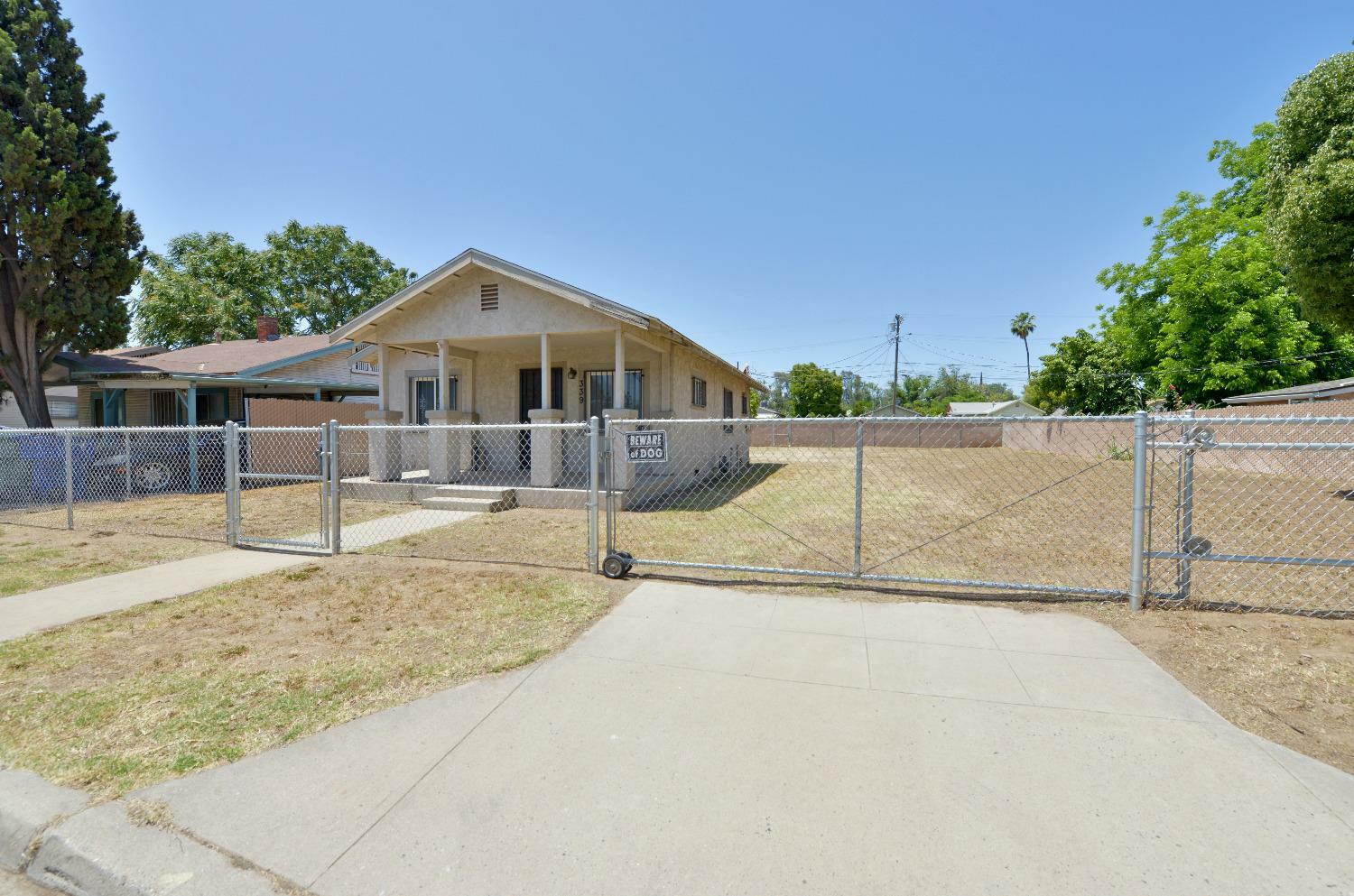 Property Photo:  339 N Delno Avenue  CA 93706 