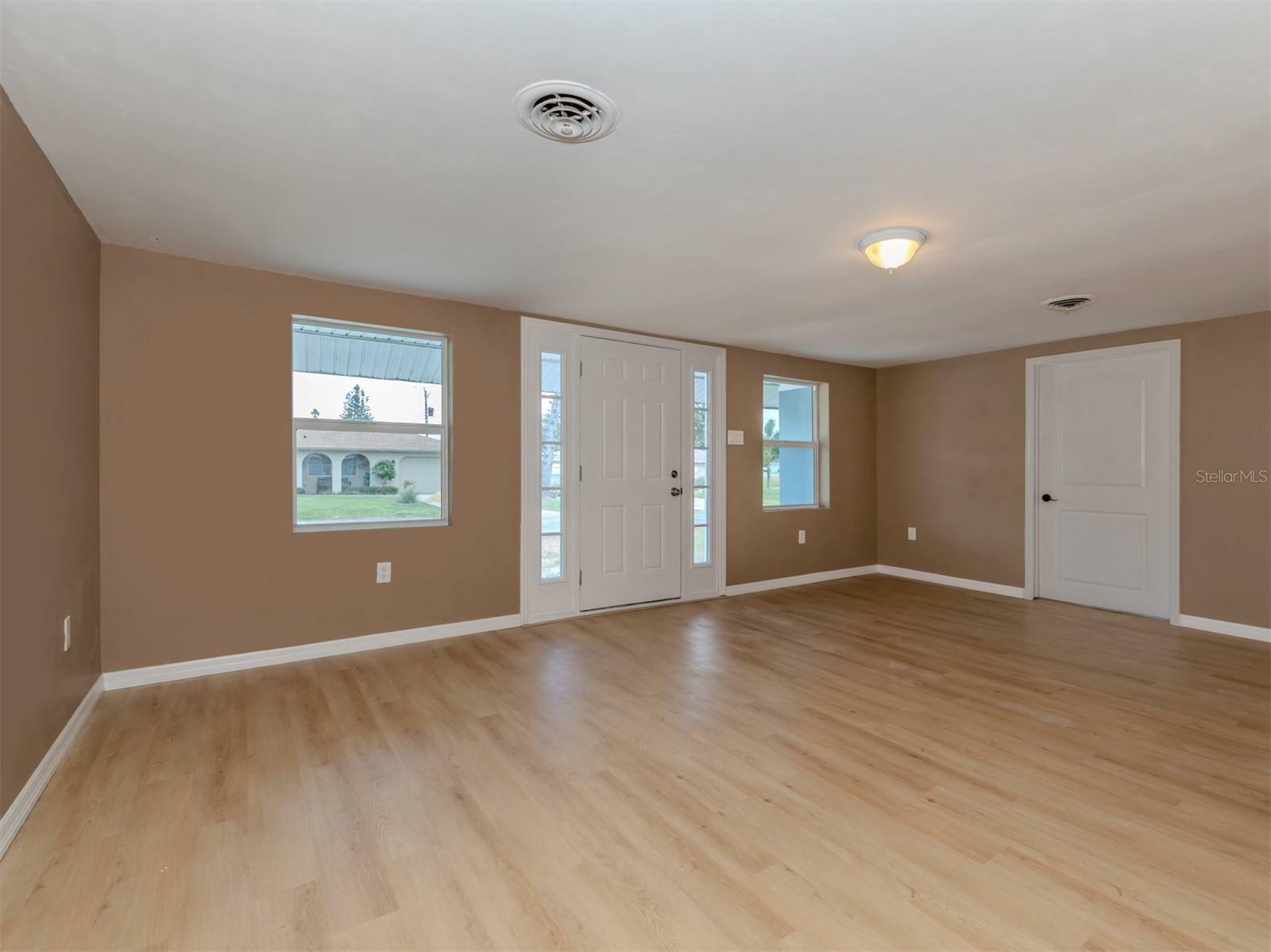 Property Photo:  875 Southland Road  FL 34293 