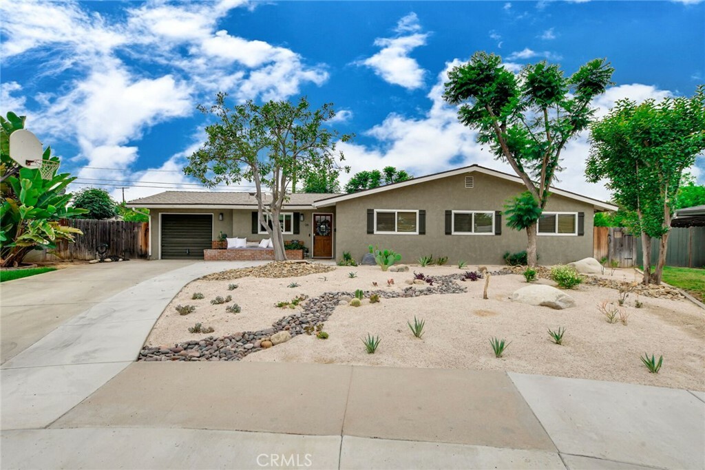 Property Photo:  28 Dale Lane  CA 92373 