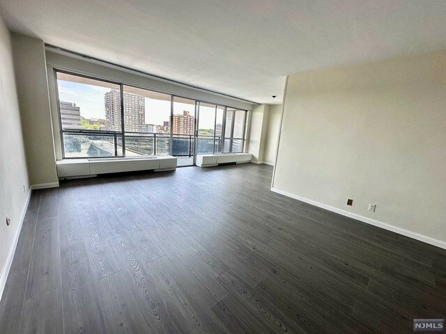 Property Photo:  2077 Center Avenue 8G  NJ 07024 