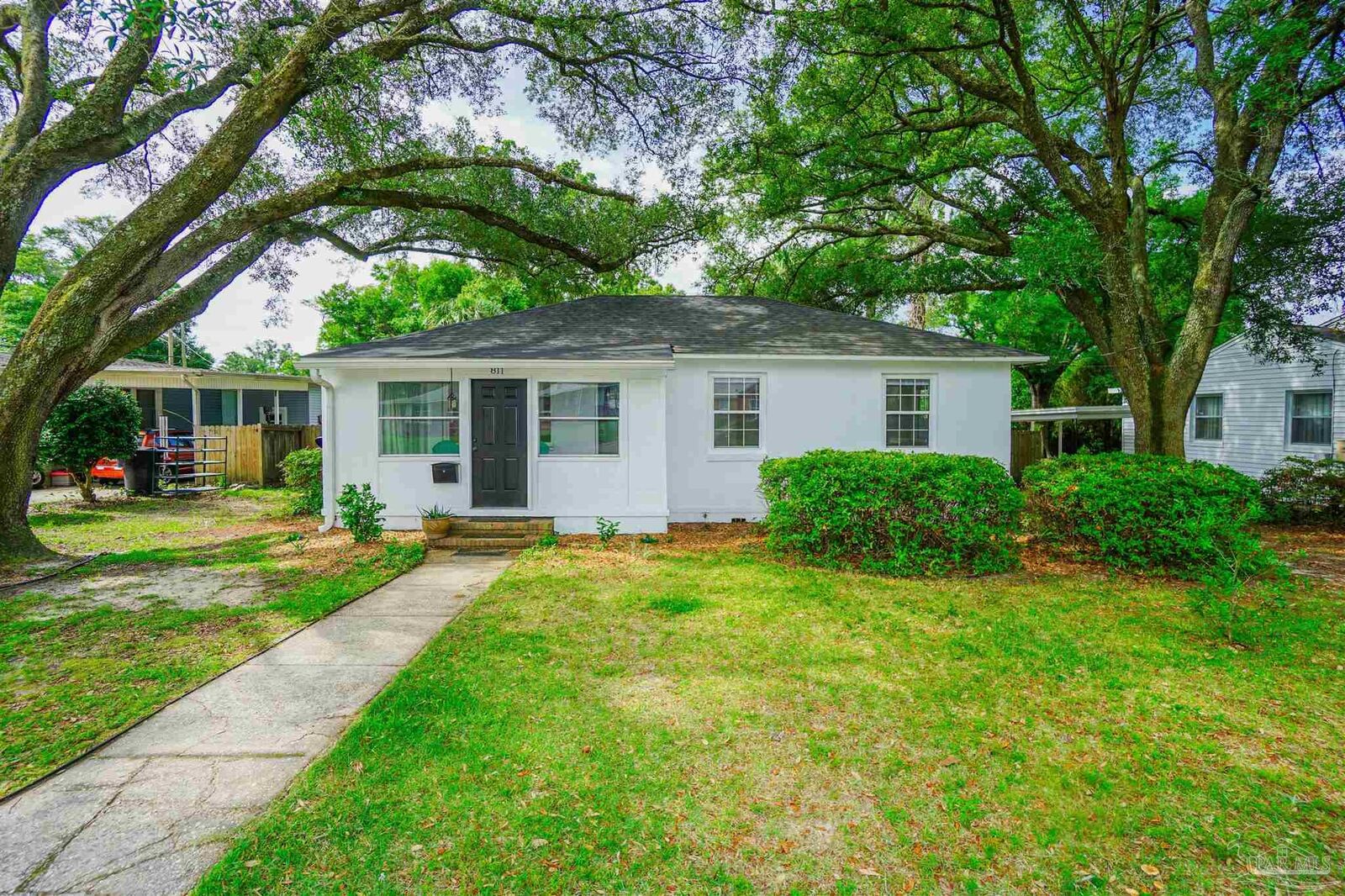 Property Photo:  811 W Blount St  FL 32501 