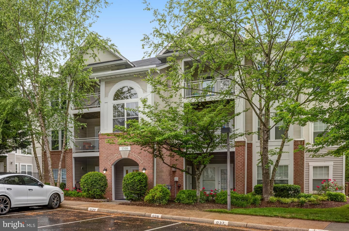 Property Photo:  1516 N Point Drive 201  VA 20194 