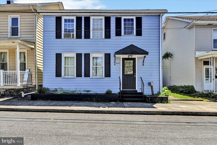229 W 2nd Street  Hummelstown PA 17036 photo