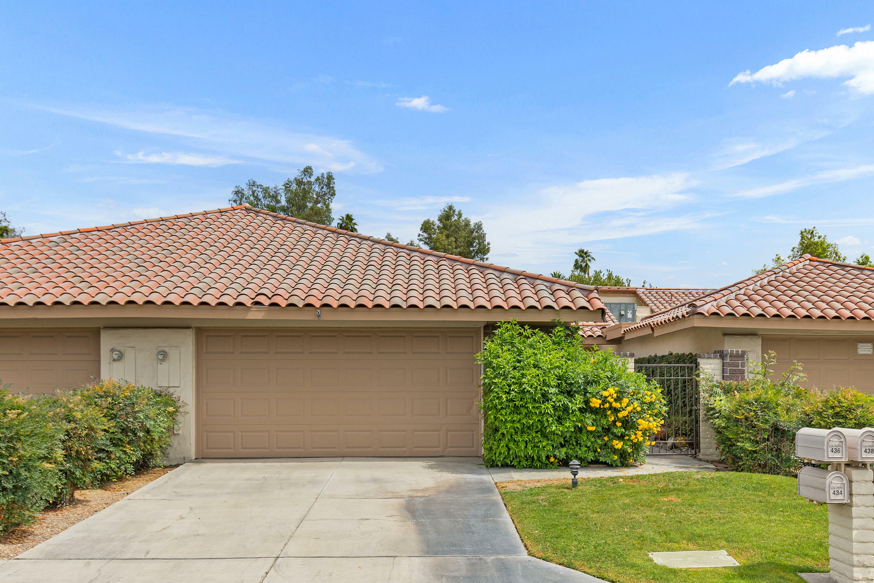 Property Photo:  438 S Sierra Madre  CA 92260 