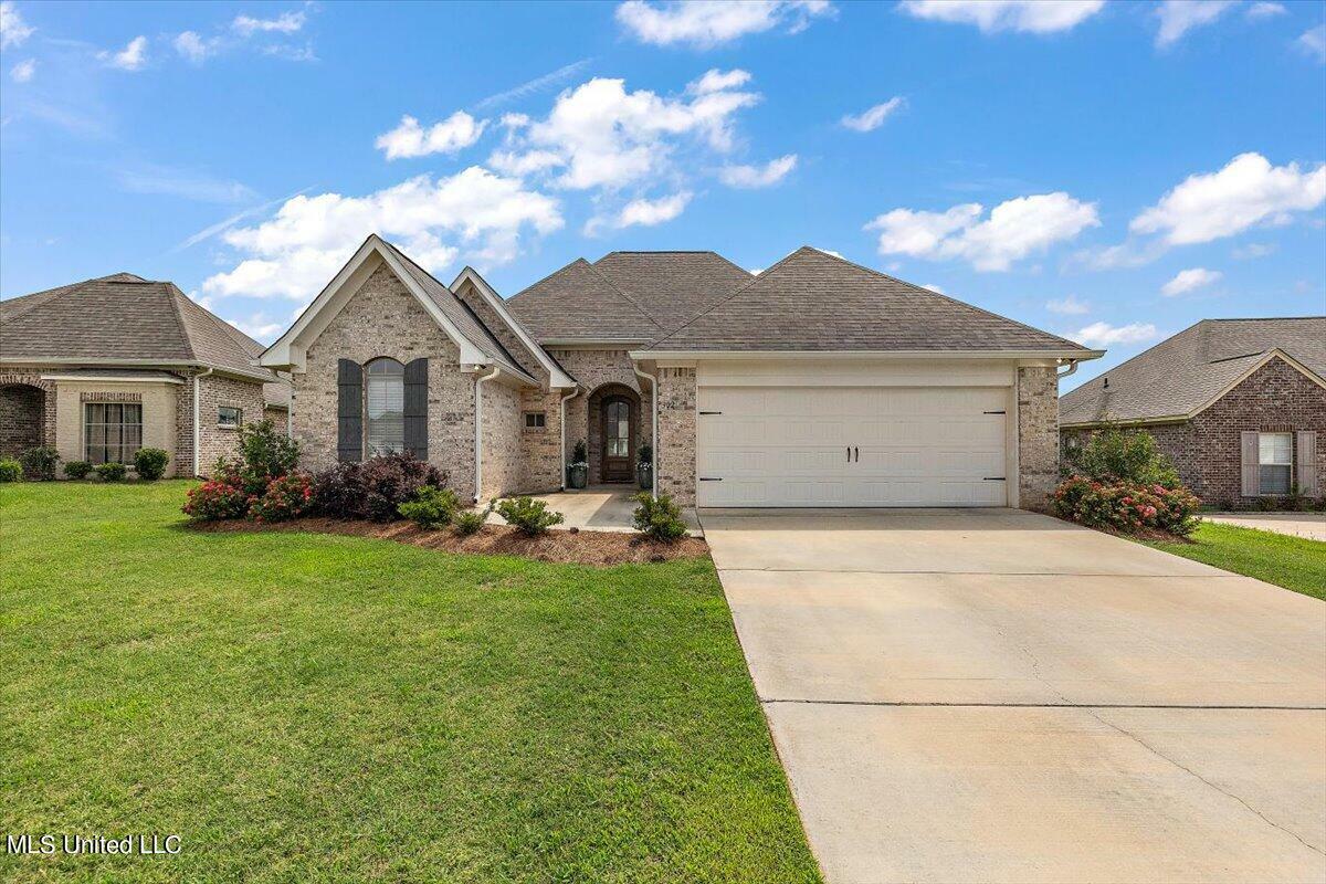 Property Photo:  302 Candlewood Court  MS 39046 