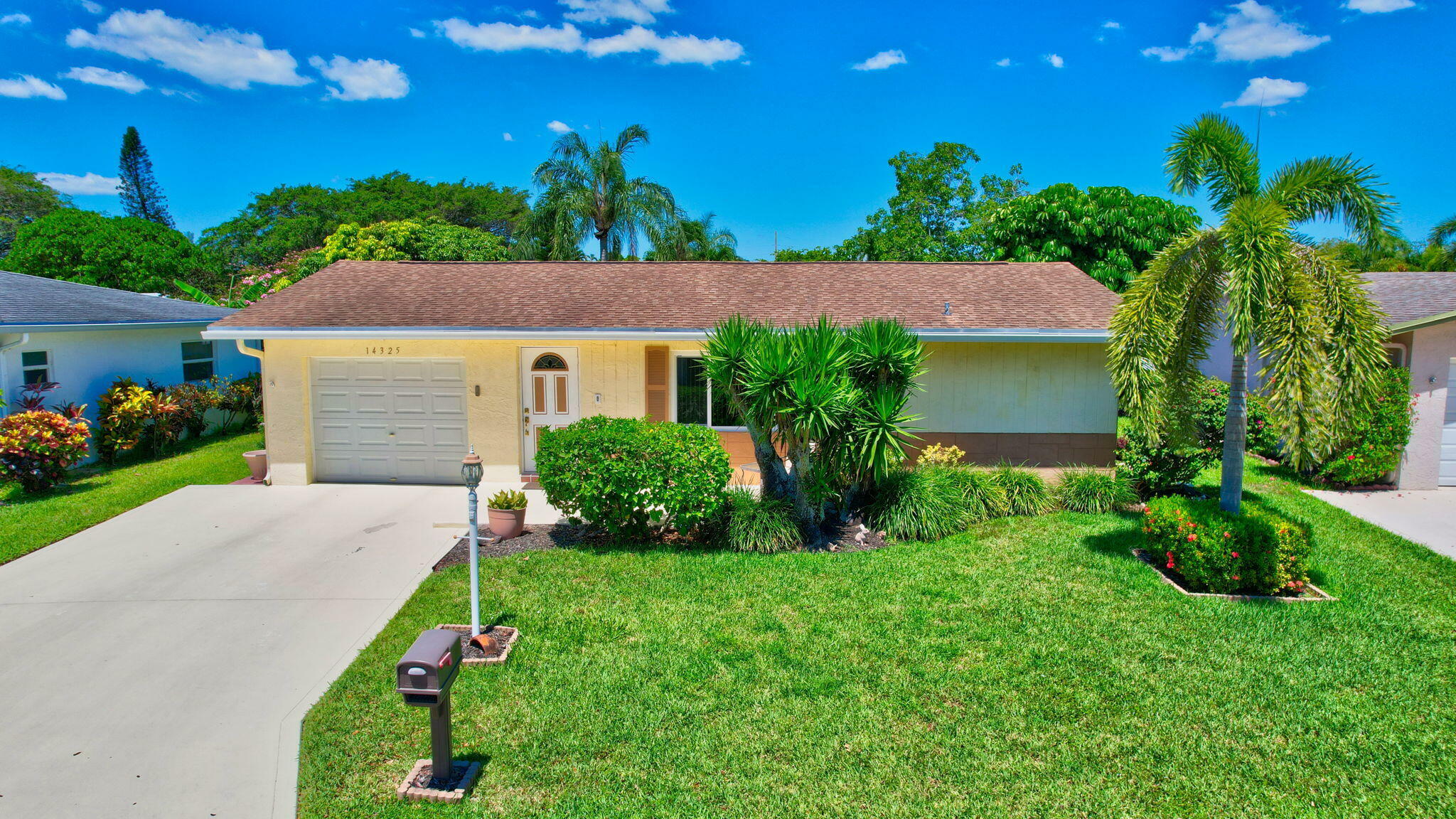 Property Photo:  14325 Altocedro Drive  FL 33484 