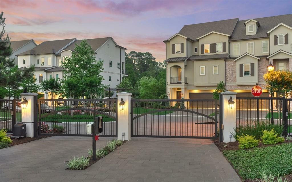 Property Photo: 74 Waterton Cove Place TX 77380