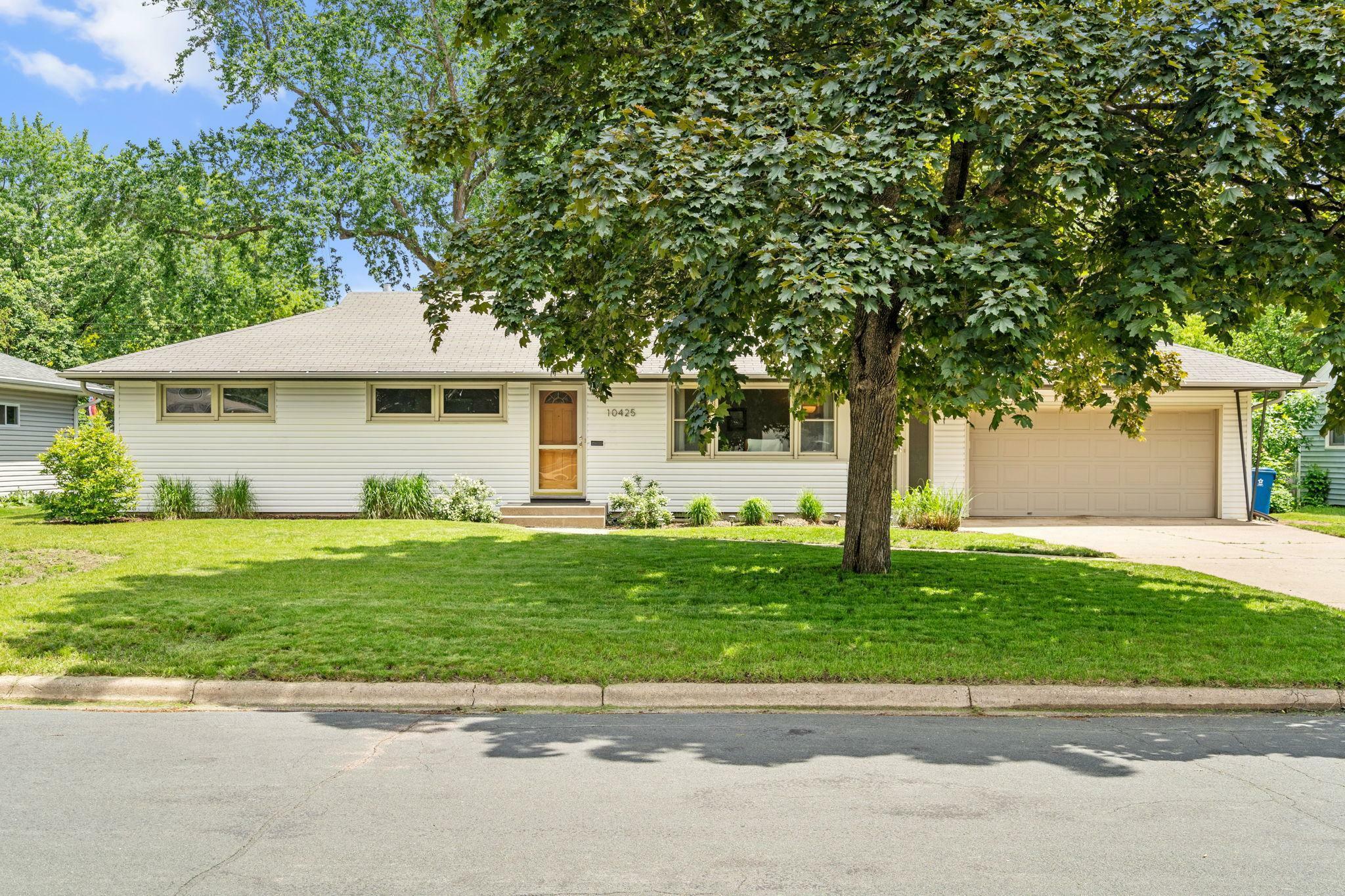 Property Photo:  10425 York Avenue S  MN 55431 