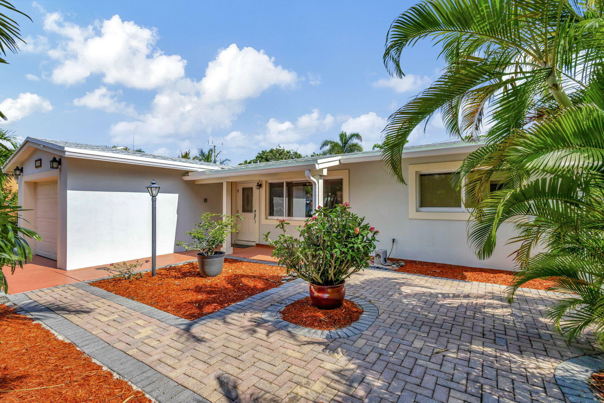 Property Photo:  1865 Pleasant Drive  FL 33408 