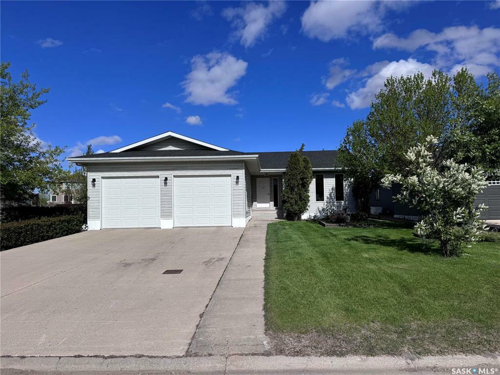 Property Photo:  128 Cameron Crescent  SK S0K 4V0 