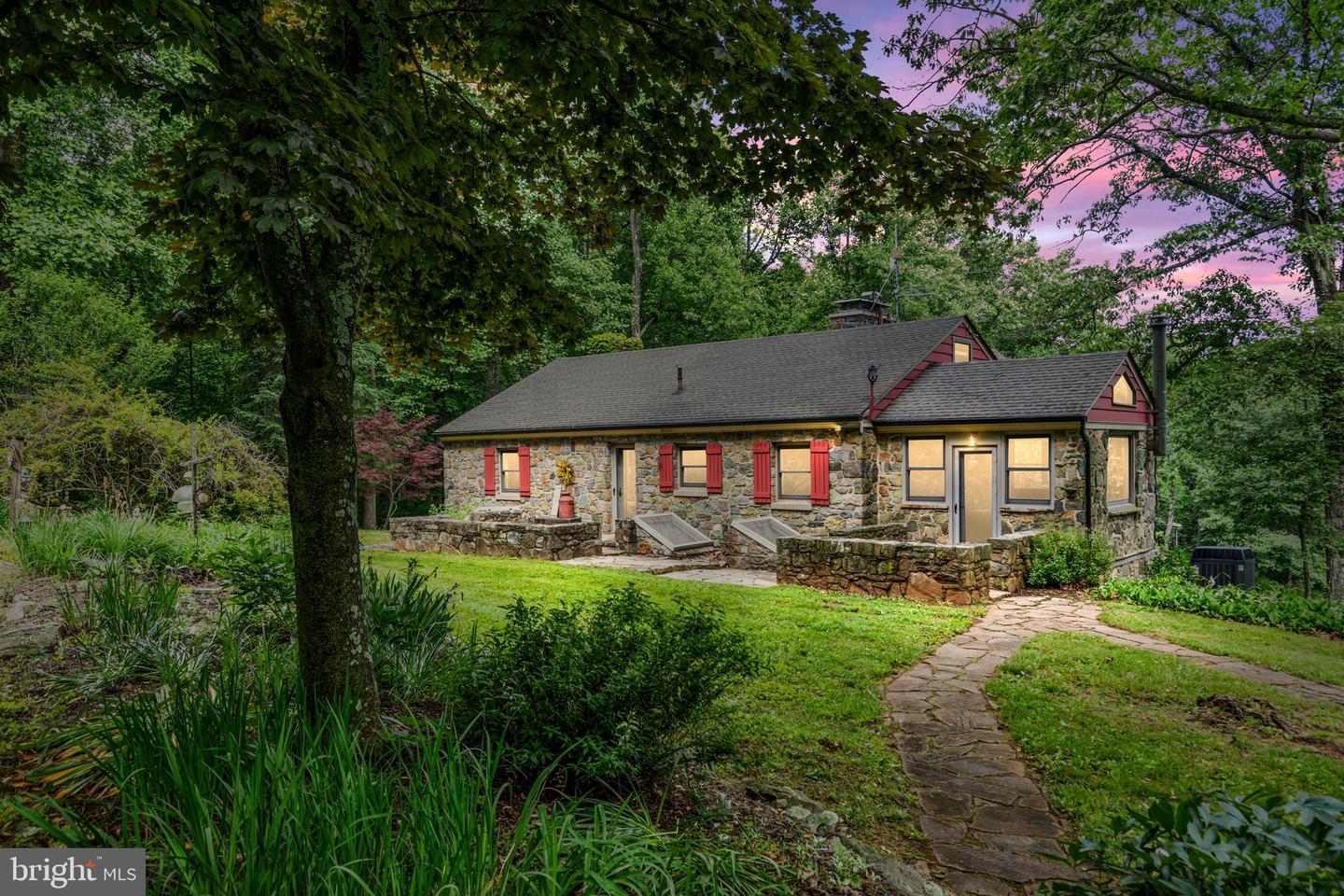 Property Photo:  32638 Mount Weather Road  VA 20135 
