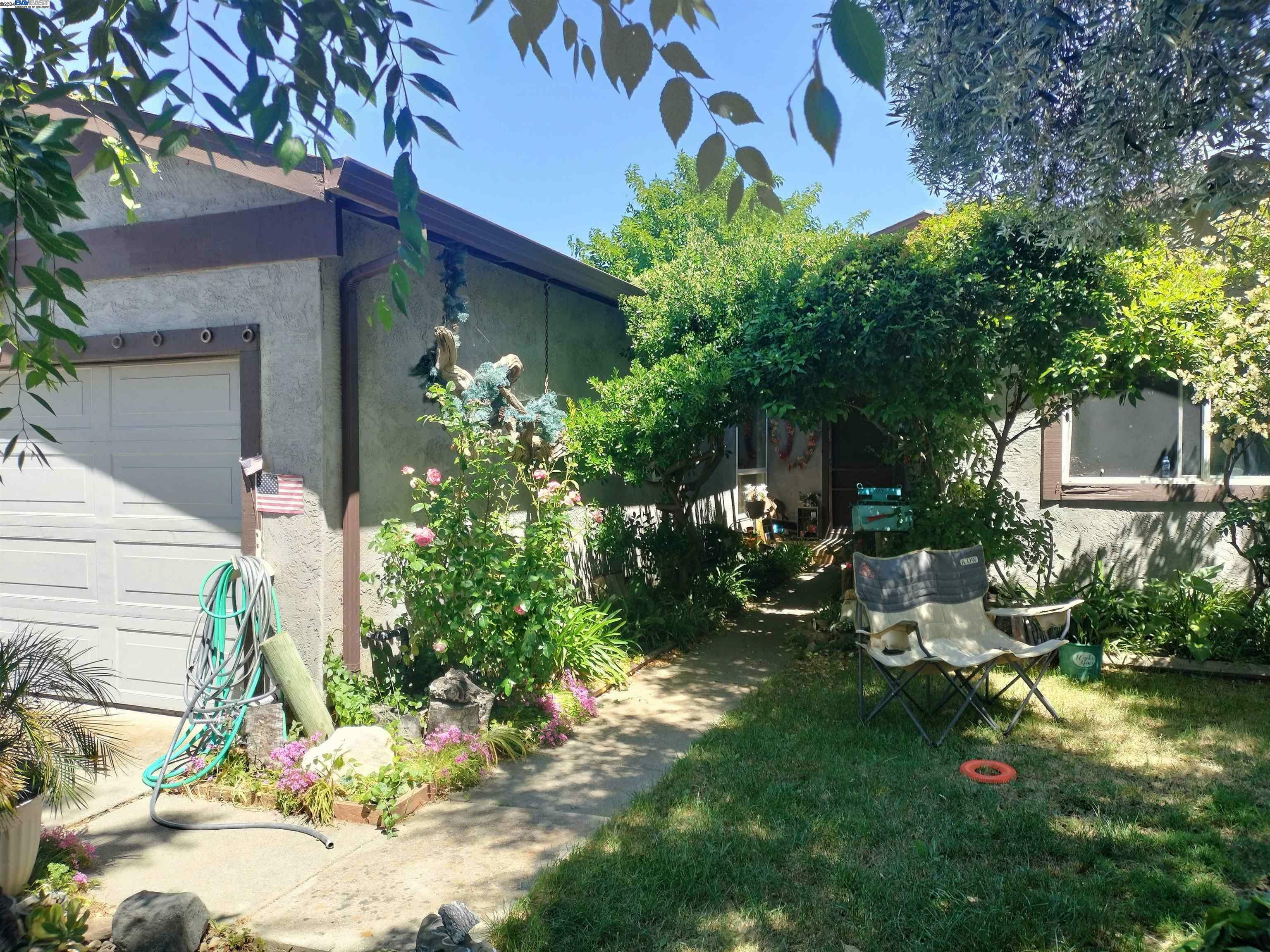 Property Photo:  2077 Shetland Rd  CA 94551 