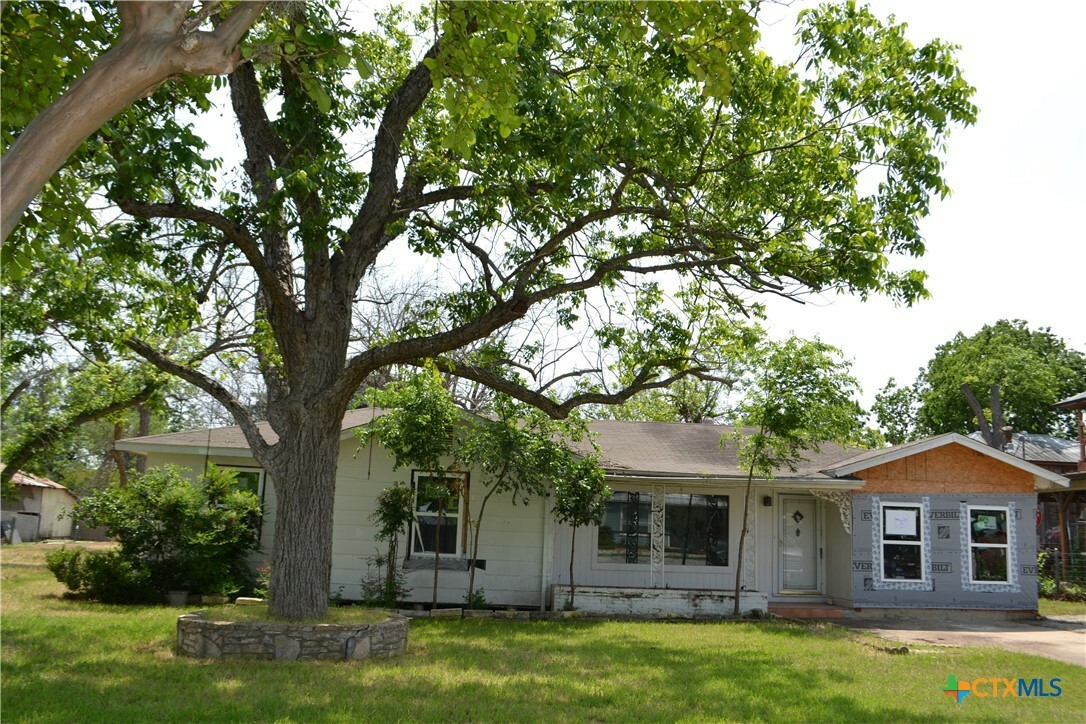 Property Photo:  547 N Central Avenue  TX 78130 