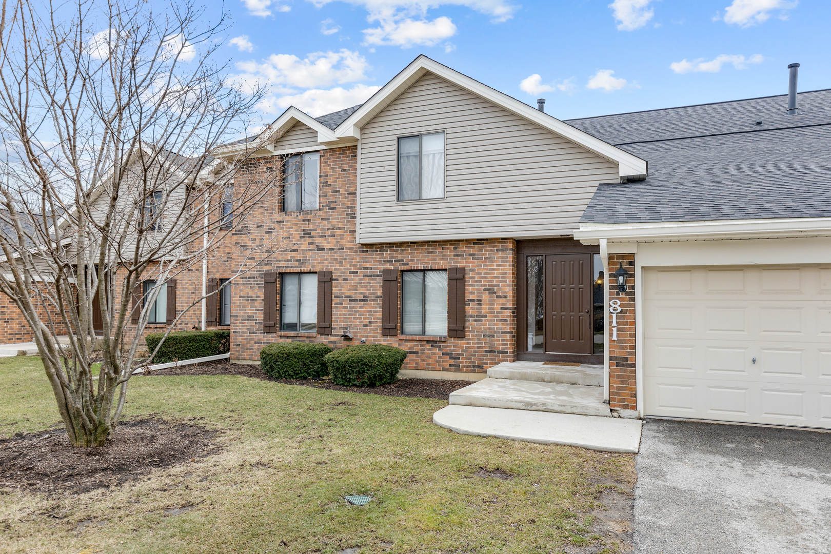 Property Photo:  811 Cross Creek Court A  IL 60172 