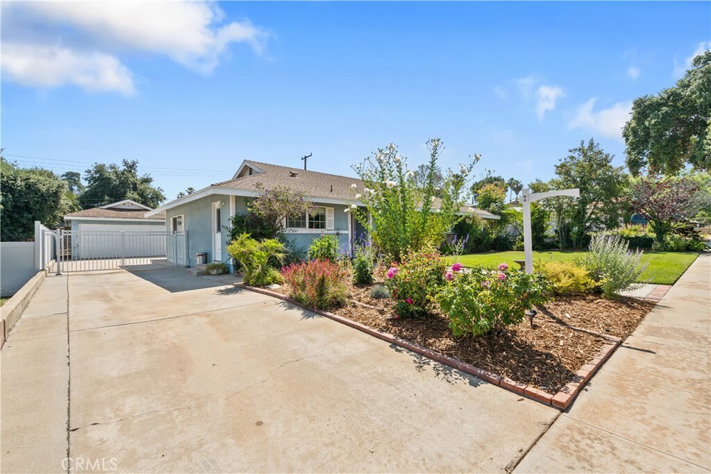 Property Photo:  611 Nottingham Drive  CA 92373 