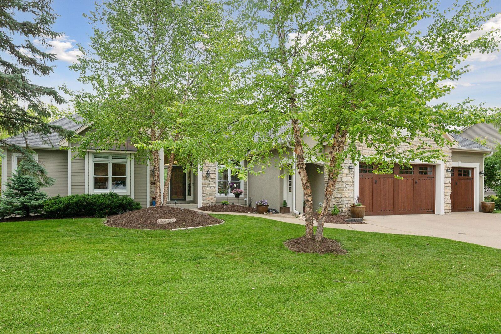 Property Photo: 6629 Pointe Lake Lucy MN 55317