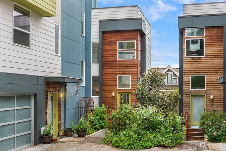 Property Photo:  707 18th Avenue S A  WA 98144 