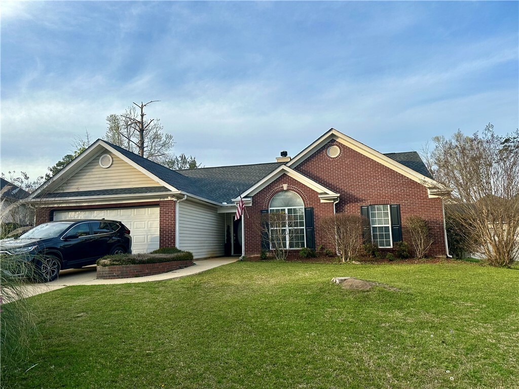 Property Photo:  214 Timberwood Drive  AL 36830 