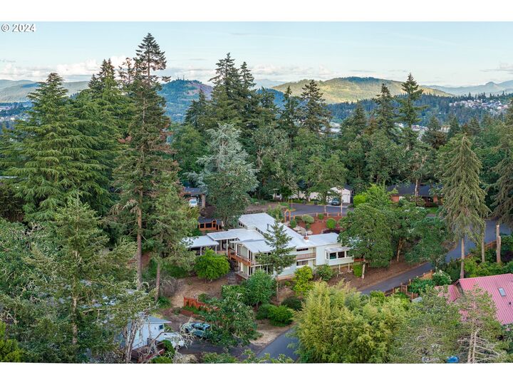 1635 Skyline Blvd  Eugene OR 97403 photo