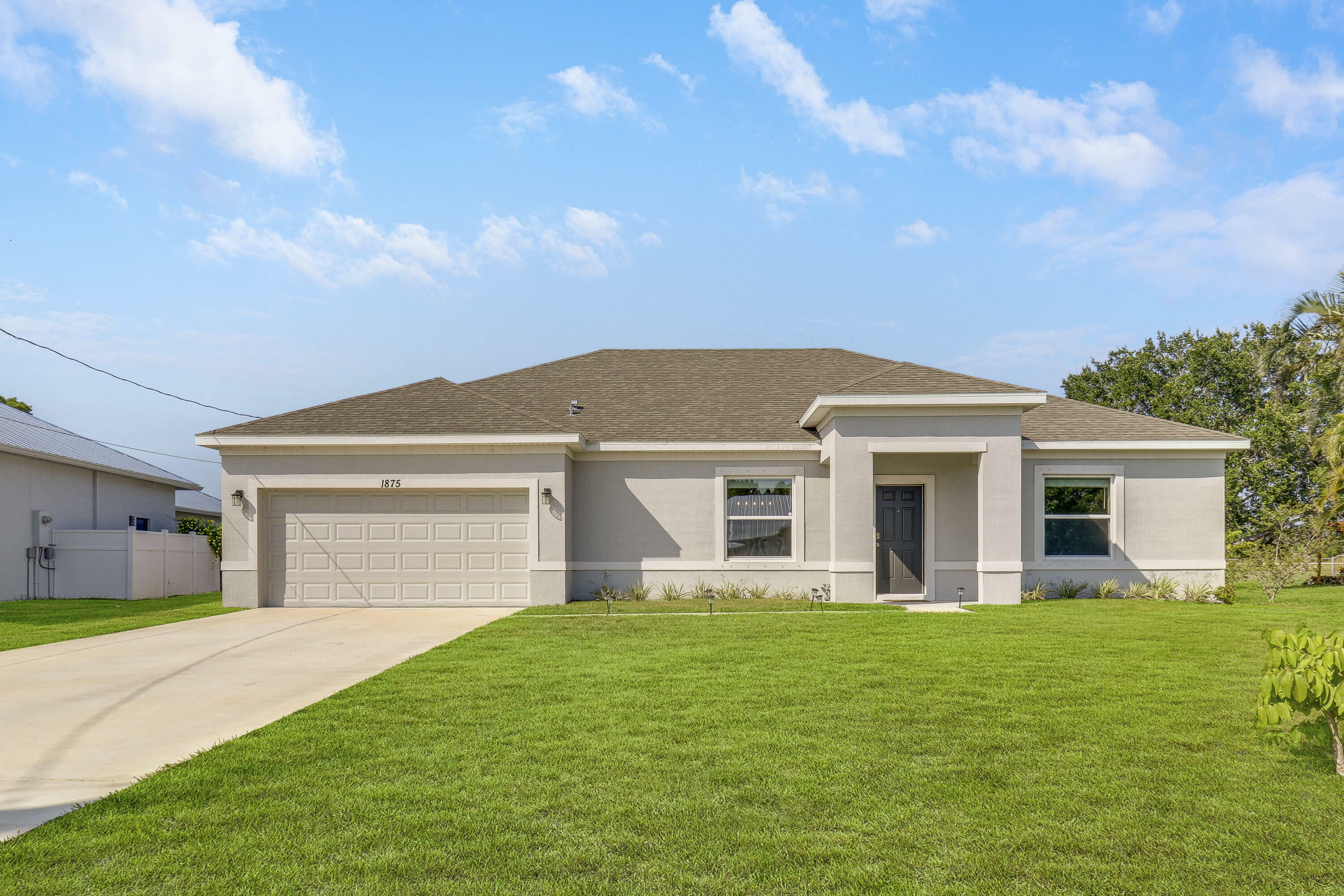 Property Photo:  1875 SE North Buttonwood Drive  FL 34952 