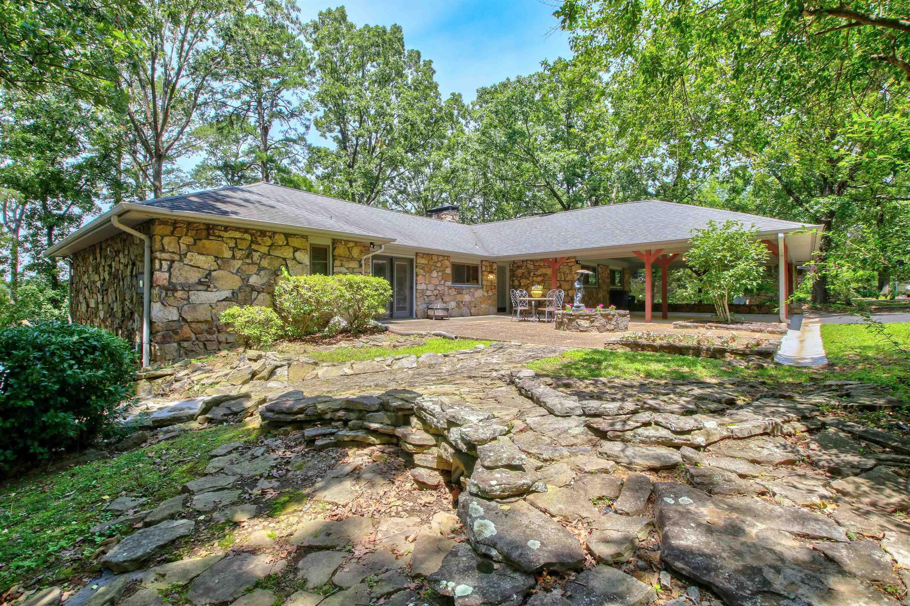 Property Photo: 100 Tennyson Drive AR 72067