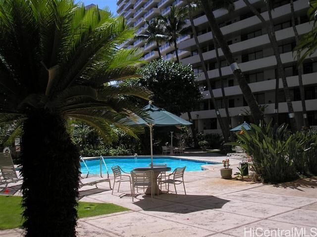 Property Photo:  425 Ena Road 202A  HI 96815 