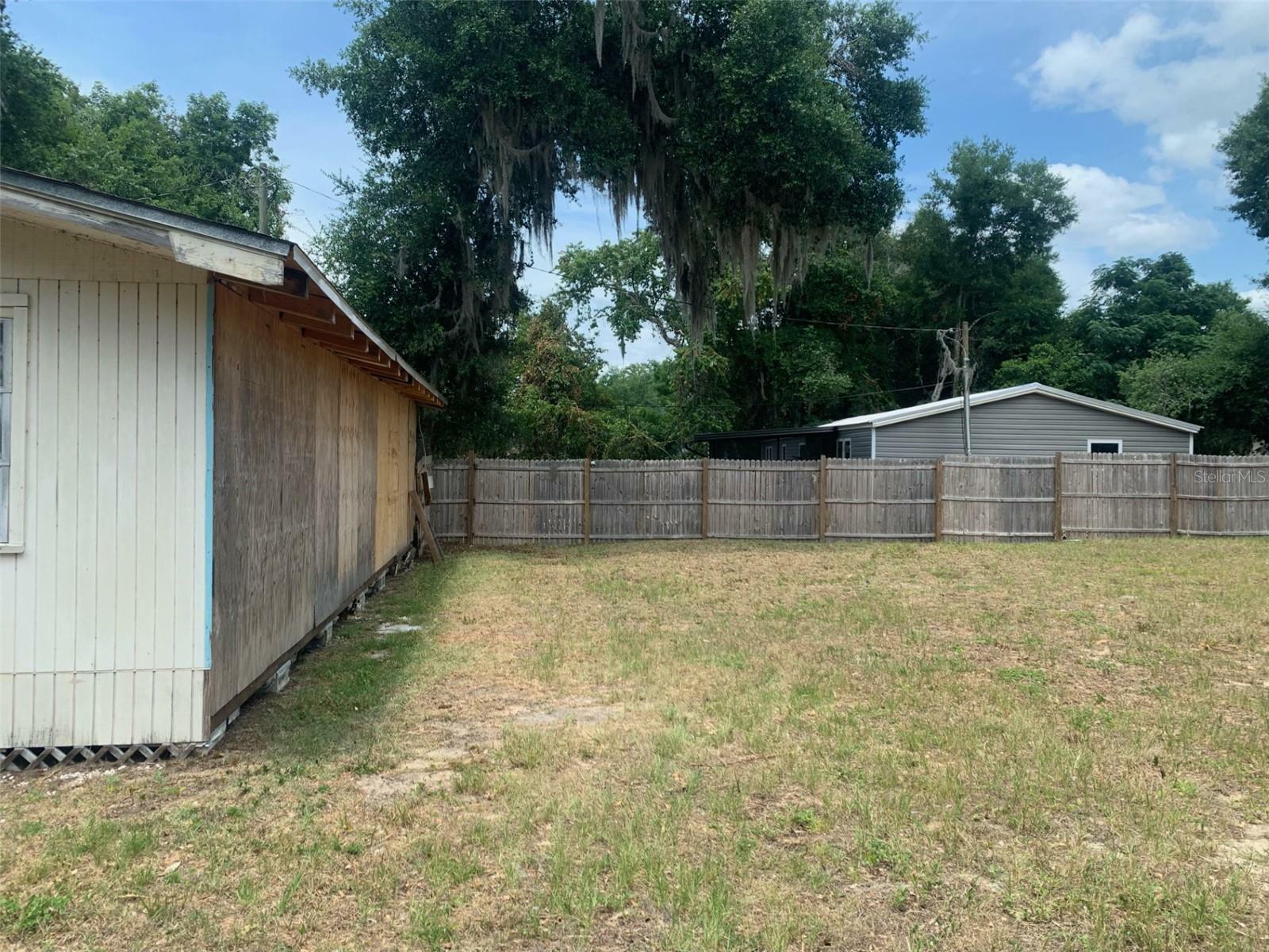 Property Photo:  15117 NE 248th Avenue Road  FL 32134 