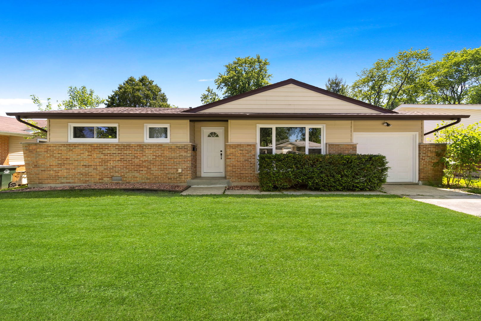 Property Photo: 539 Germaine Lane IL 60007