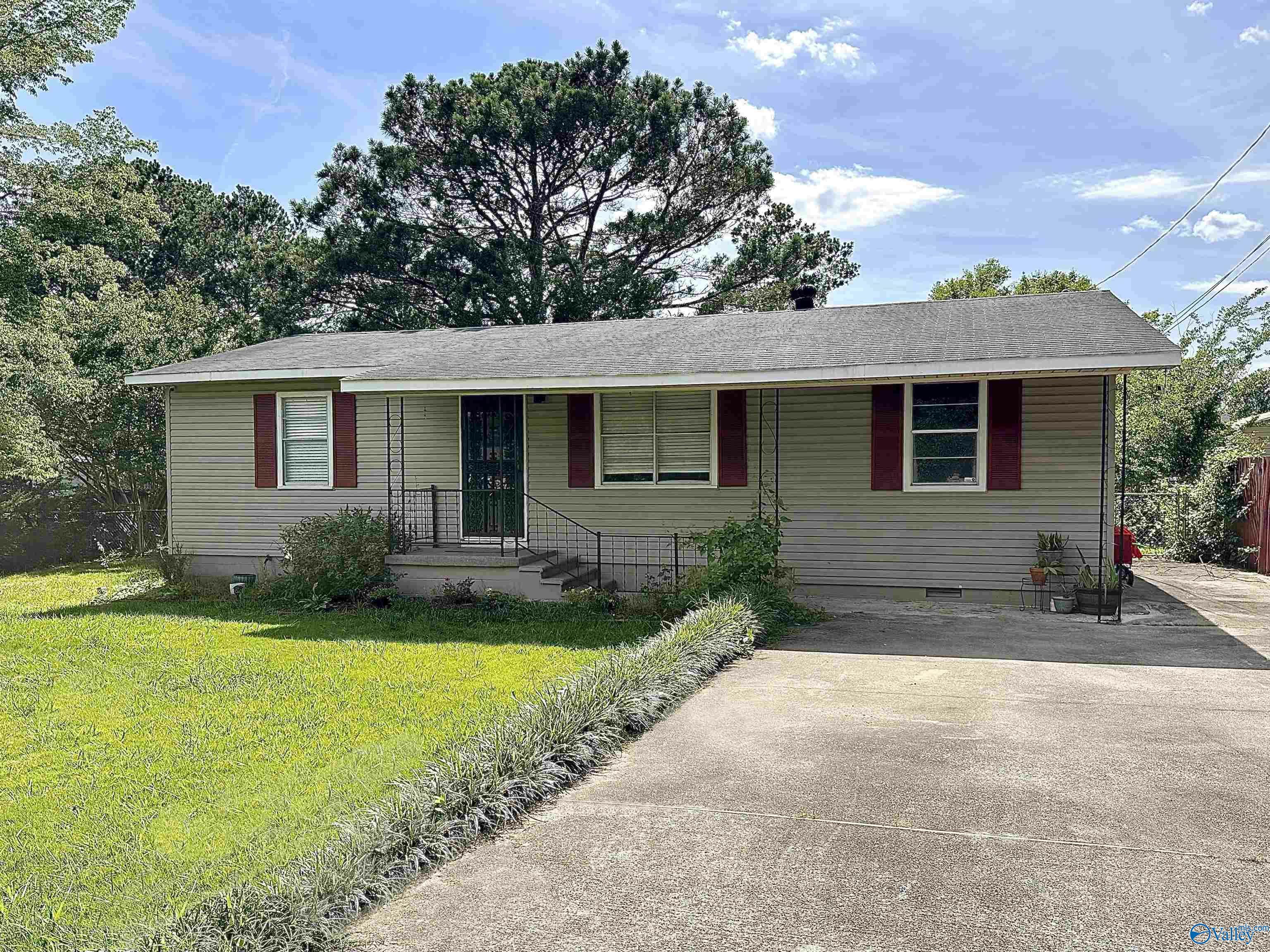 Property Photo:  307 Brown Avenue  AL 35954 