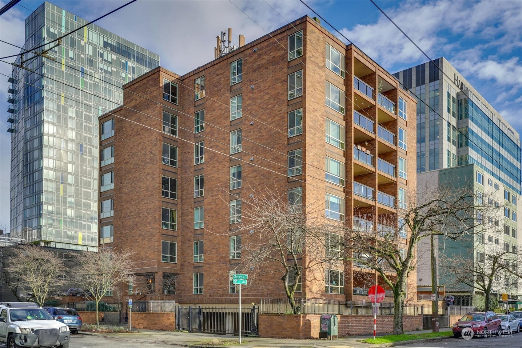 Property Photo: 905 Cherry Street 502 WA 98104