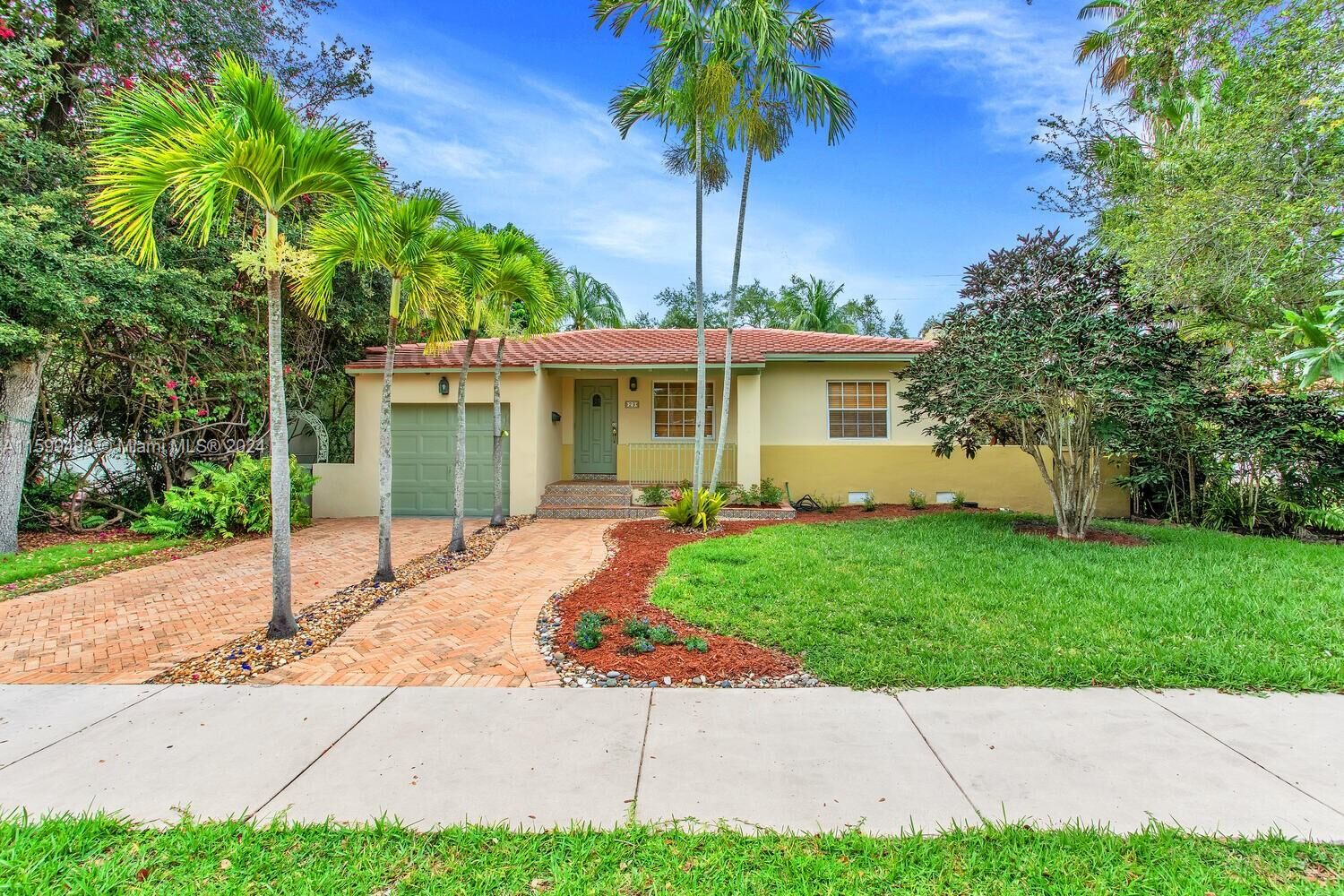 Property Photo: 29 Malaga Ave FL 33134