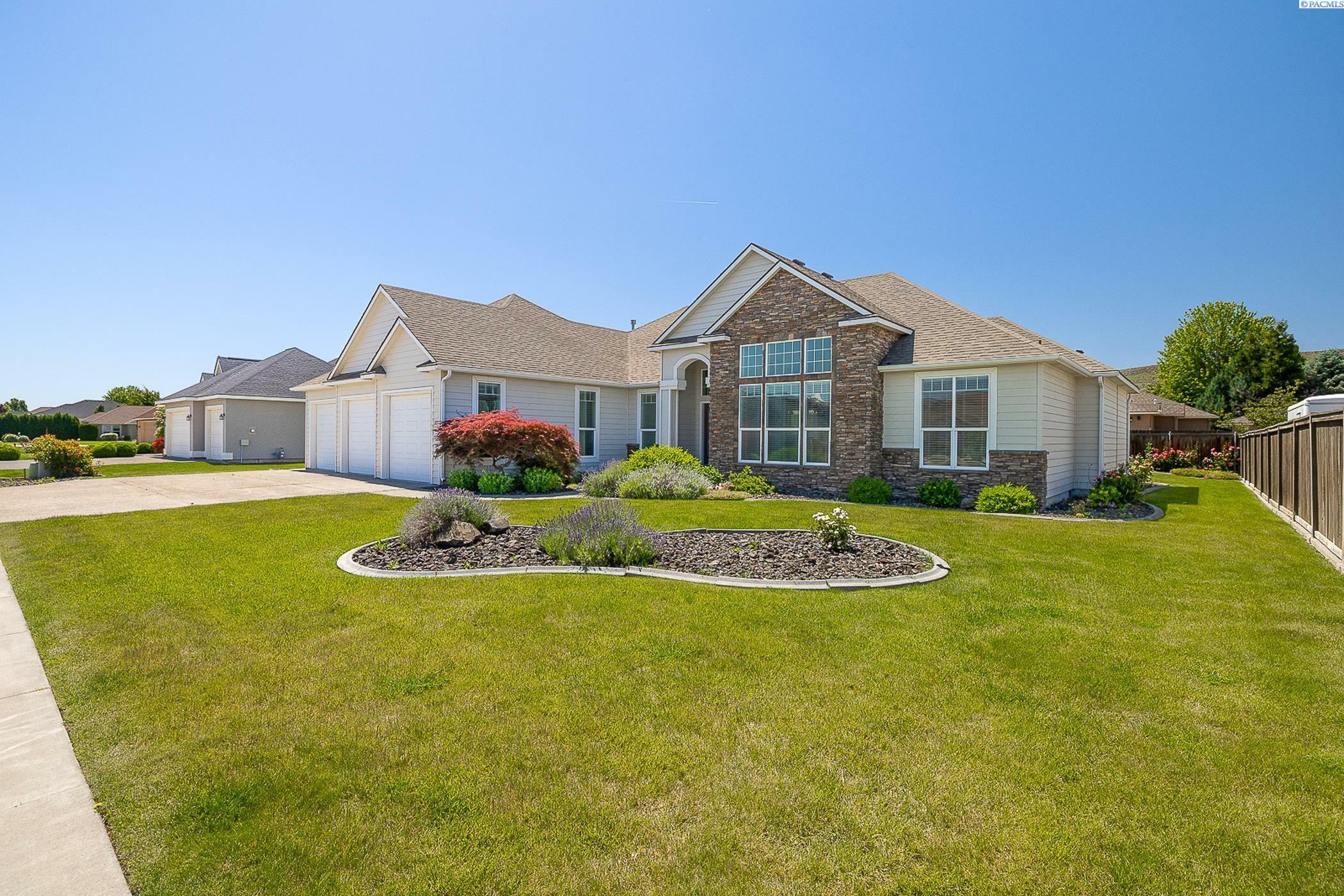 Property Photo: 1377 Jonagold Dr WA 99352