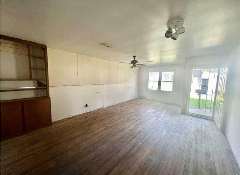 Property Photo:  2400 Owens Avenue  TX 77619 