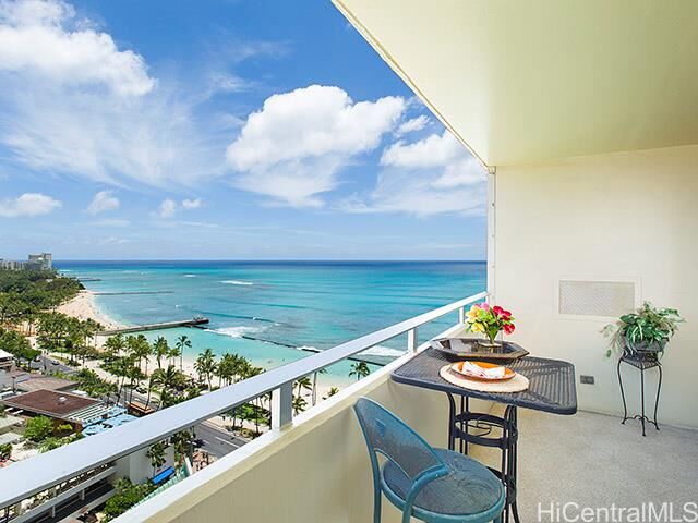 Property Photo:  2500 Kalakaua Avenue 1804  HI 96815 