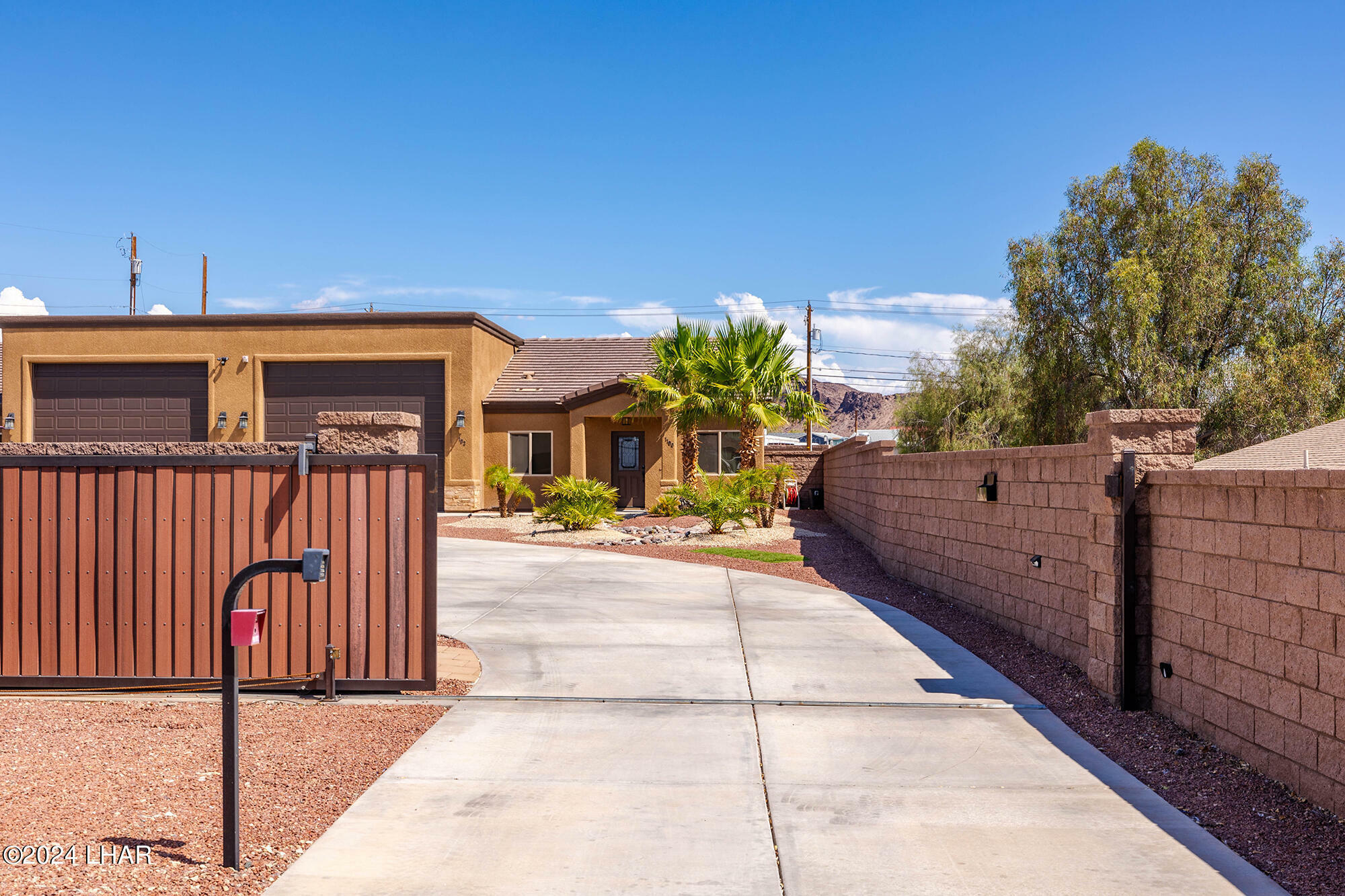 Property Photo:  1100 Rolling Hills Dr  AZ 86406 